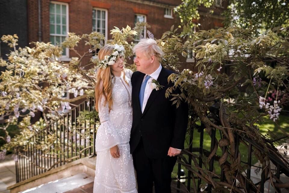 رئيس وزراء بريطانيا يتزوج خطيبته...في سرية تامة